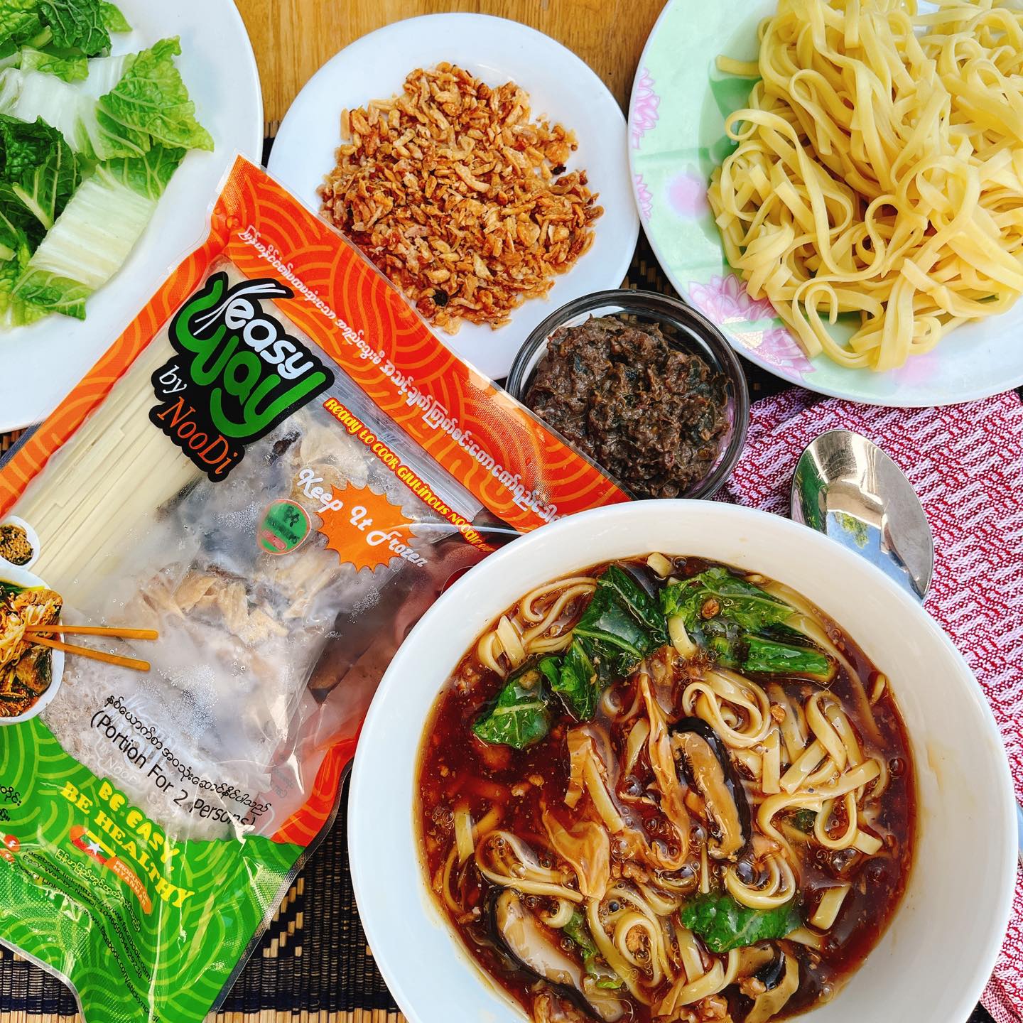 Easy Way by NooDi အသင့်ချက်ကော်ရည်ခေါက်ဆွဲ (370g)