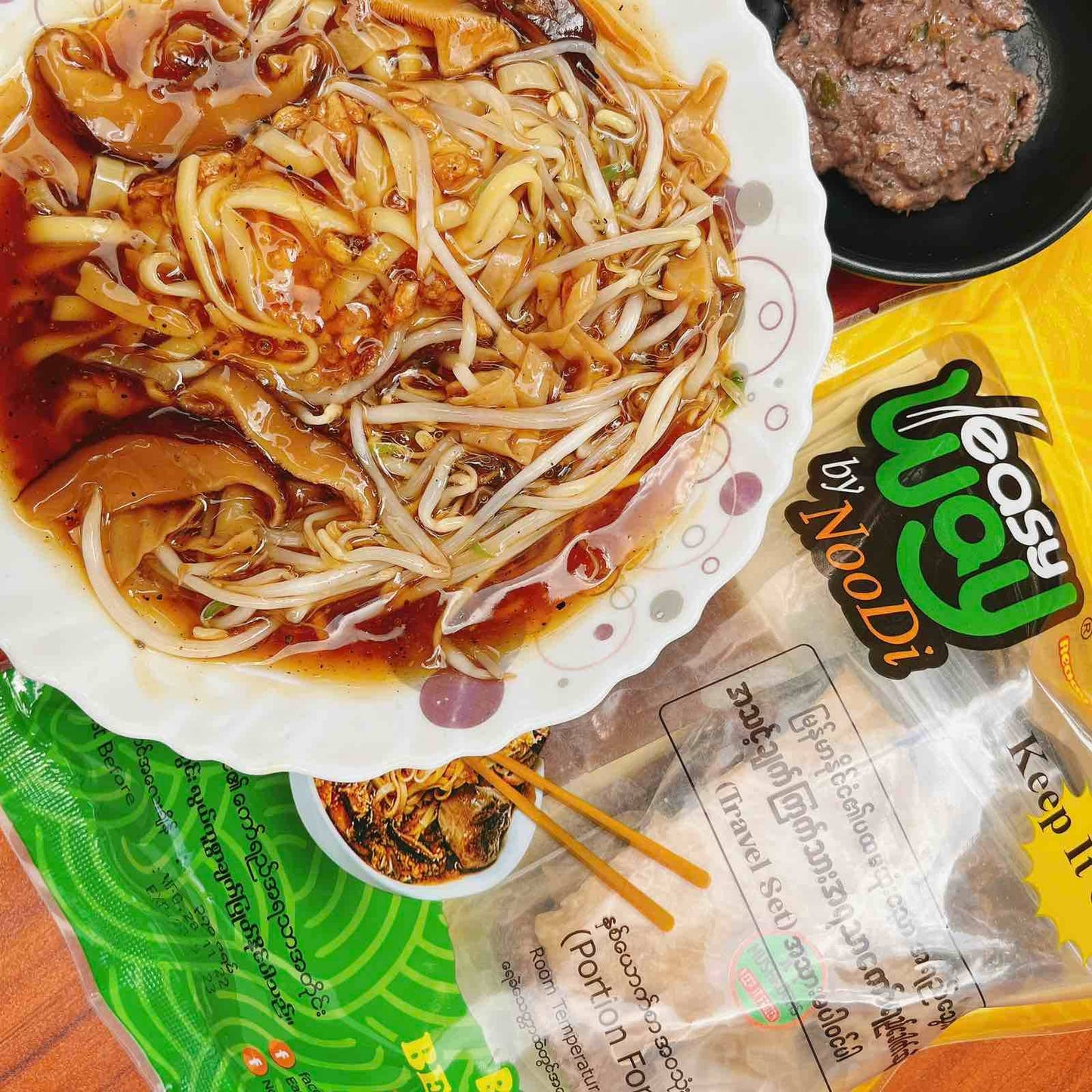 Easy Way by NooDi အသင့်ချက်ကော်ရည်ခေါက်ဆွဲ (370g)